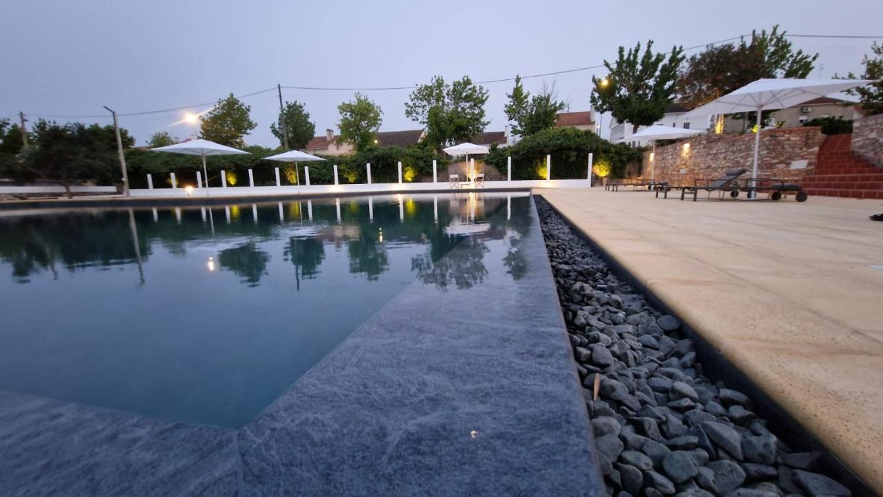 Villa Dos R'S Avis Exteriér fotografie
